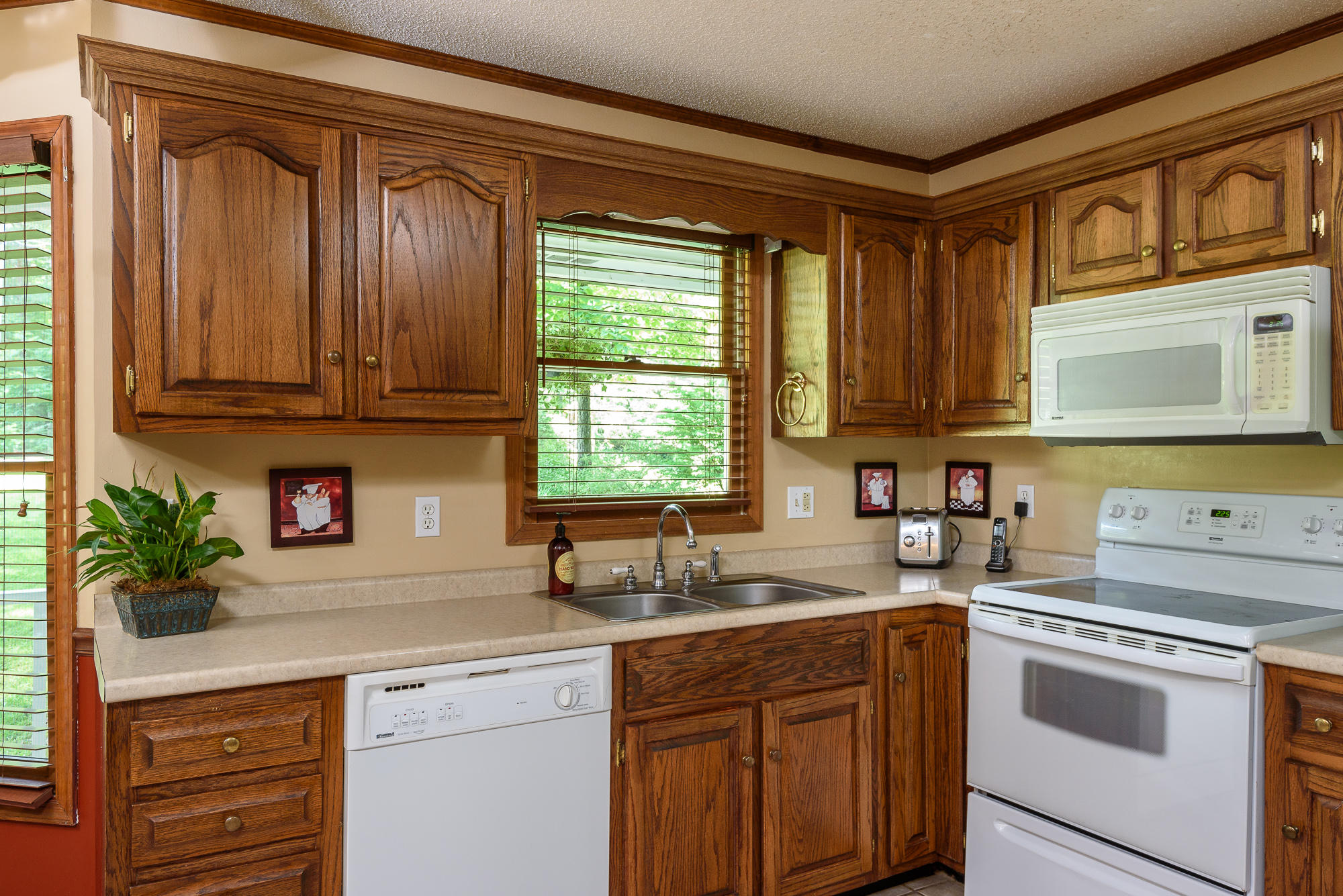 10926 Harbor Road North Soddy Daisy, TN 37379 - Photo 3 of 36 KITCHEN
