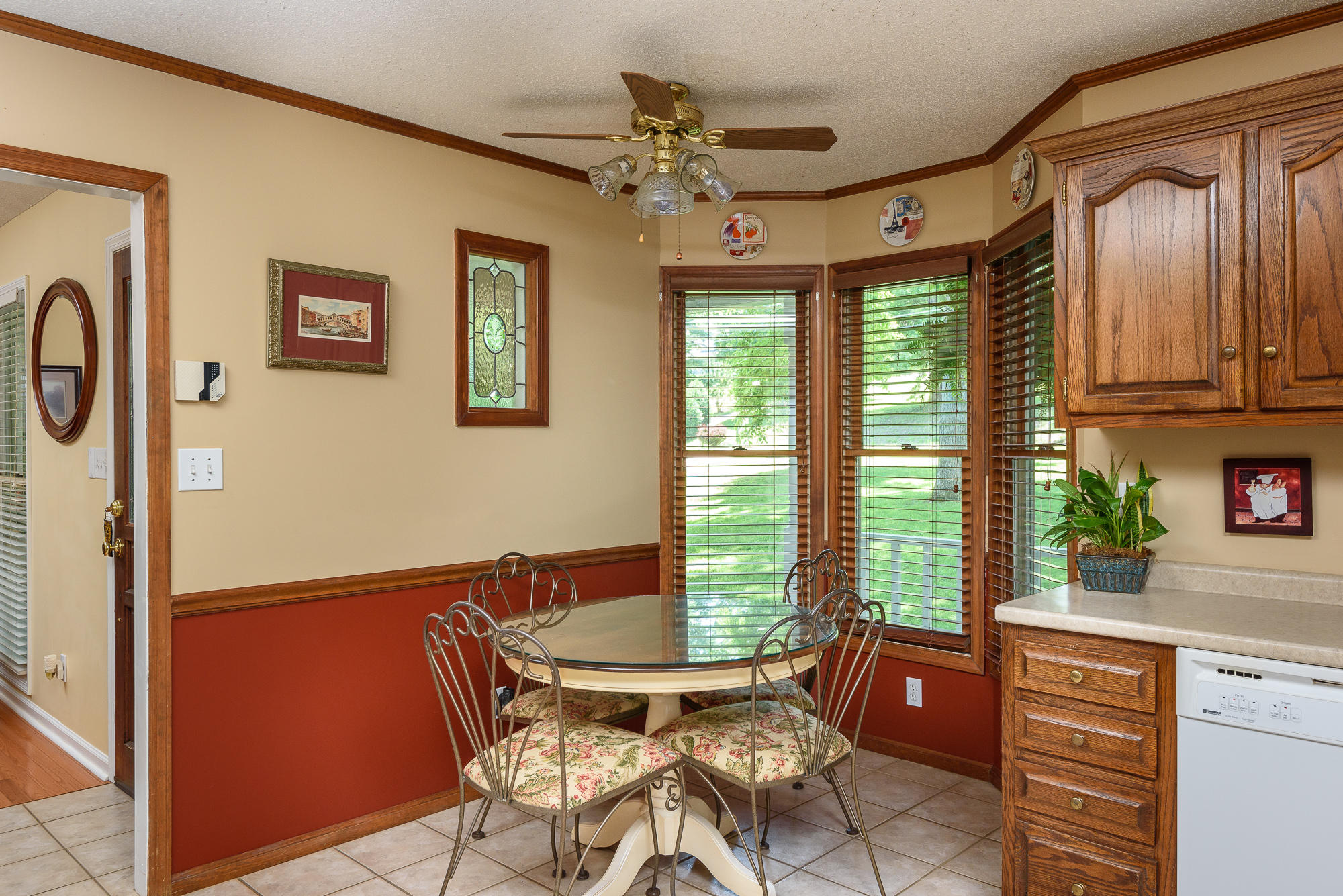10926 Harbor Road North Soddy Daisy, TN 37379 - Photo 5 of 36 BREAKFAST NOOK
