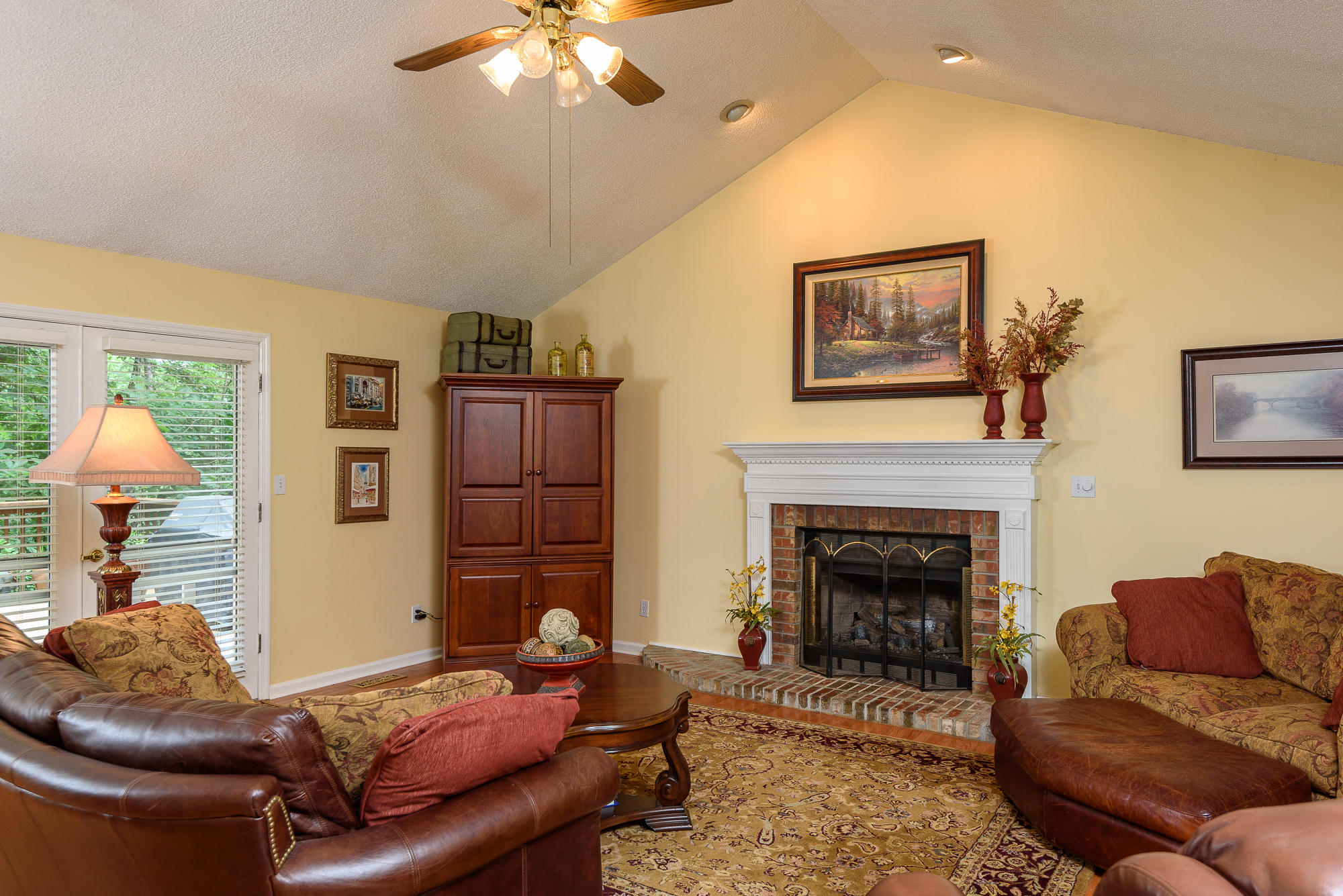 10926 Harbor Road North Soddy Daisy, TN 37379 - Photo 7 of 36 LIVING ROOM