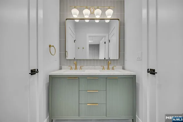 $2,799,000 | 7 Canterbury Lane, Short Hills, NJ 07078