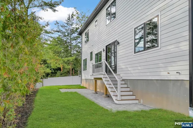 $2,799,000 | 7 Canterbury Lane, Short Hills, NJ 07078