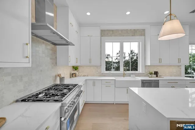 $2,799,000 | 7 Canterbury Lane, Short Hills, NJ 07078