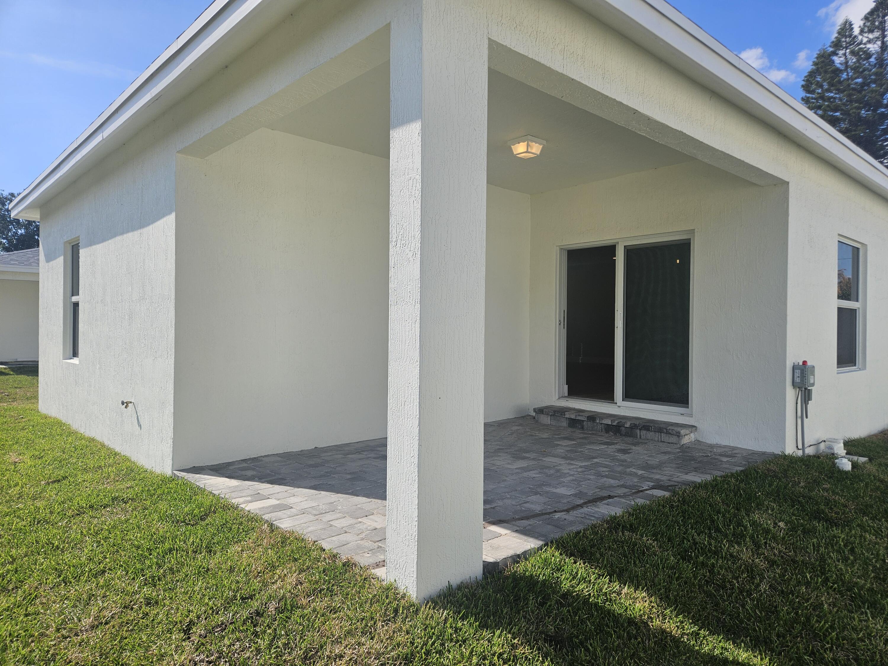 3848 Southeast Grant Street Stuart, FL 34997 - Photo 7 of 39 20260219_144642