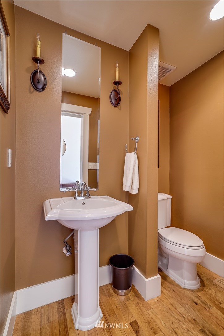 8424 Tillicum Road Southwest Seattle, WA 98136 - Photo 8 of 25