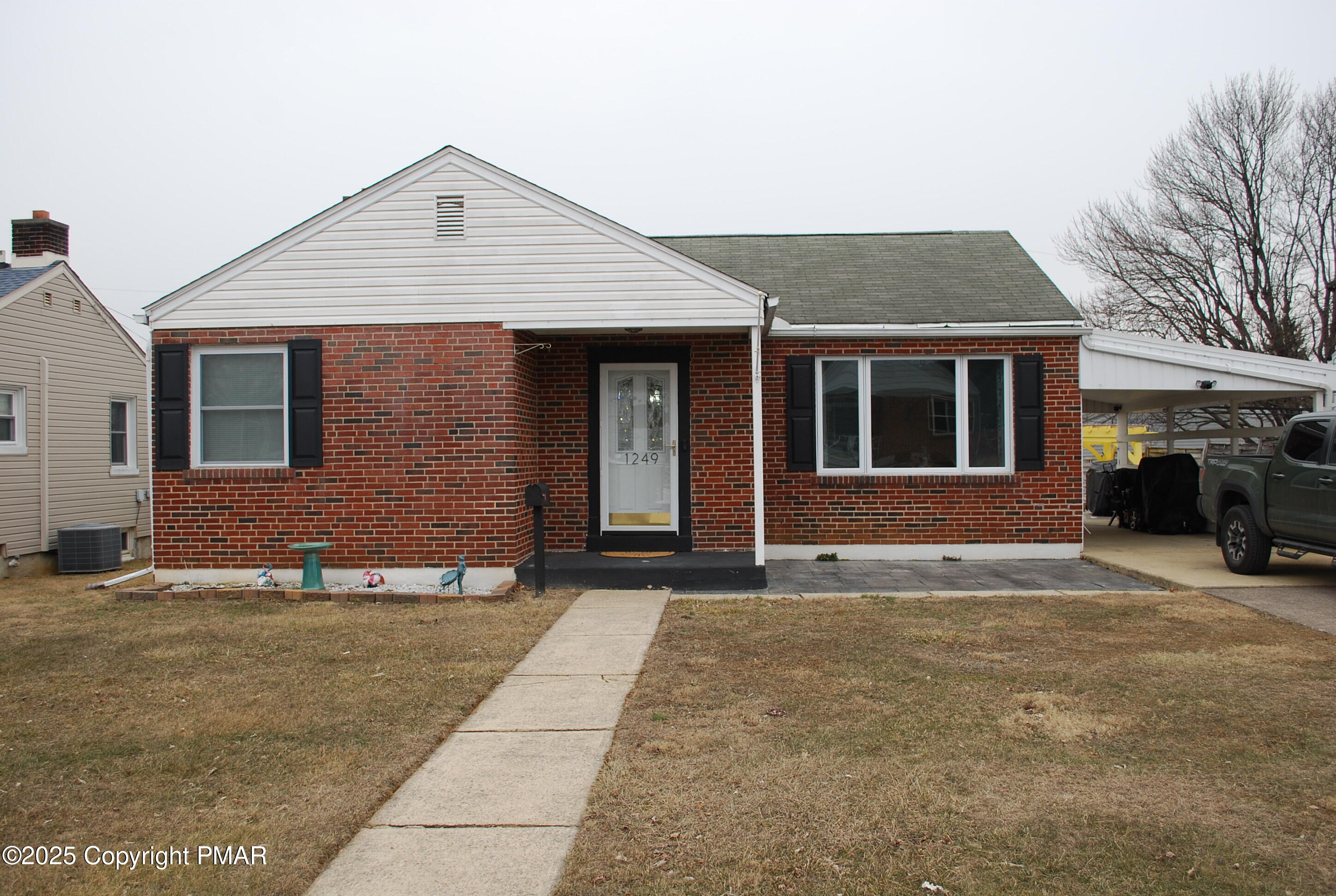 1249 Rye Street Allentown, PA 18103 - Photo 1 of 41 DSC_0293