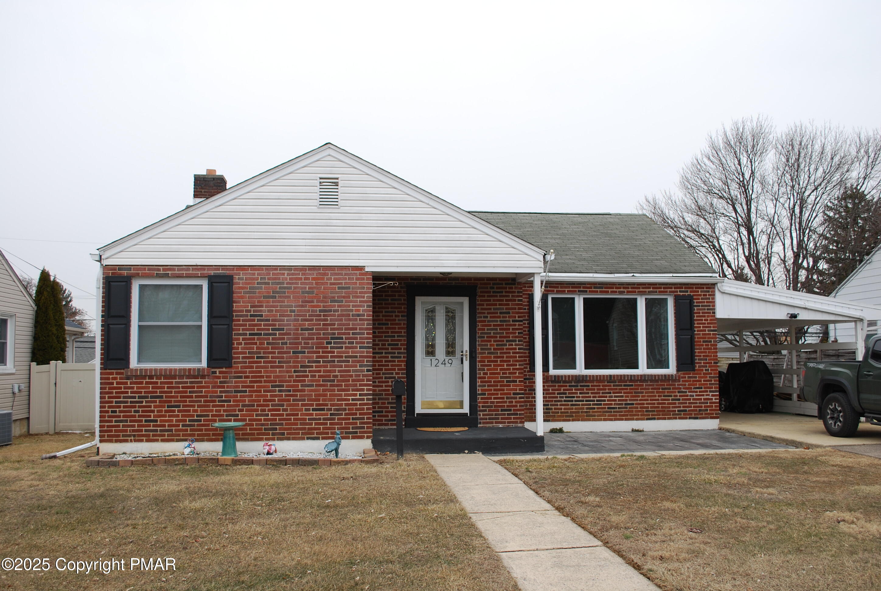 1249 Rye Street Allentown, PA 18103 - Photo 2 of 41 DSC_0294