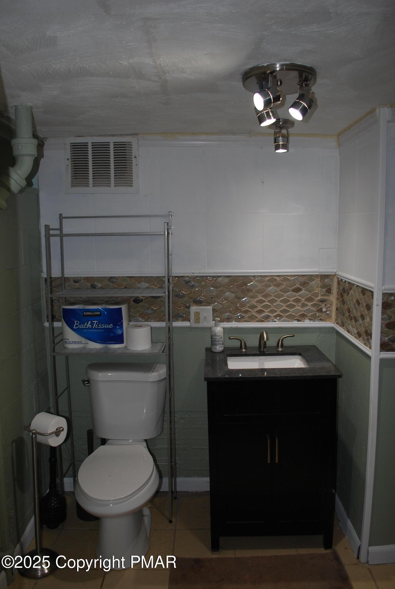 1249 Rye Street Allentown, PA 18103 - Photo 29 of 41 DSC_0288