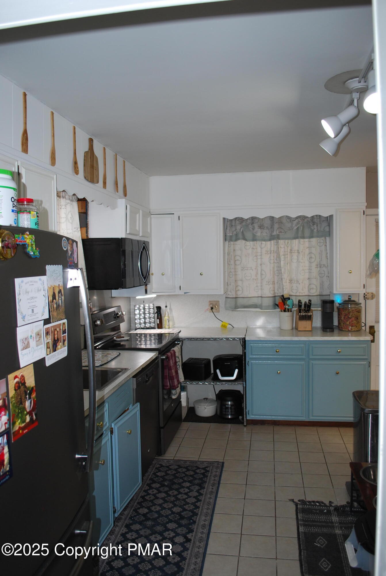 1249 Rye Street Allentown, PA 18103 - Photo 7 of 41 DSC_0272