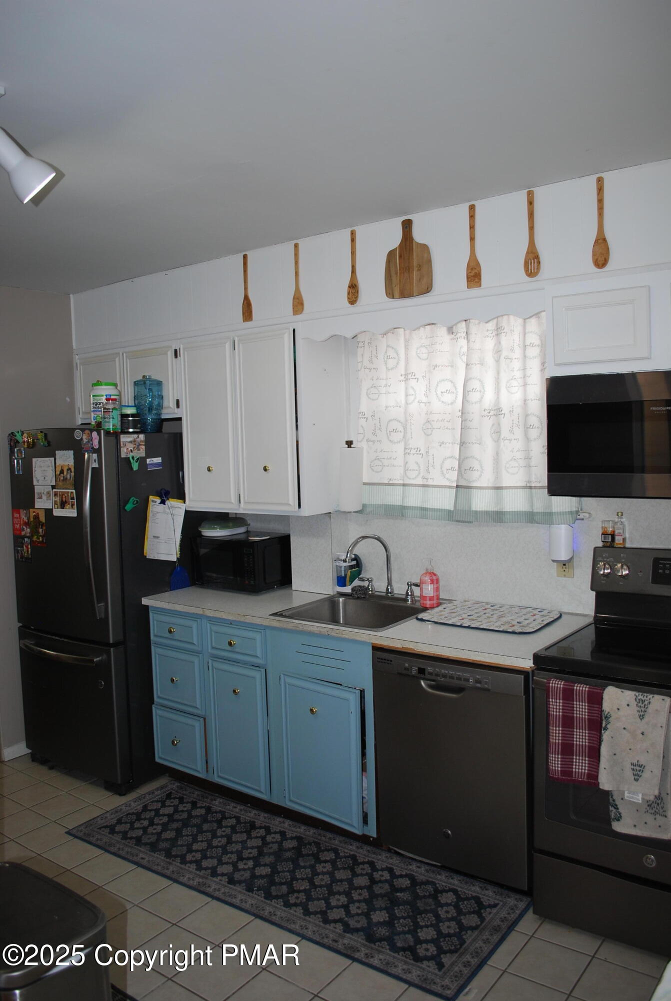 1249 Rye Street Allentown, PA 18103 - Photo 8 of 41 DSC_0273