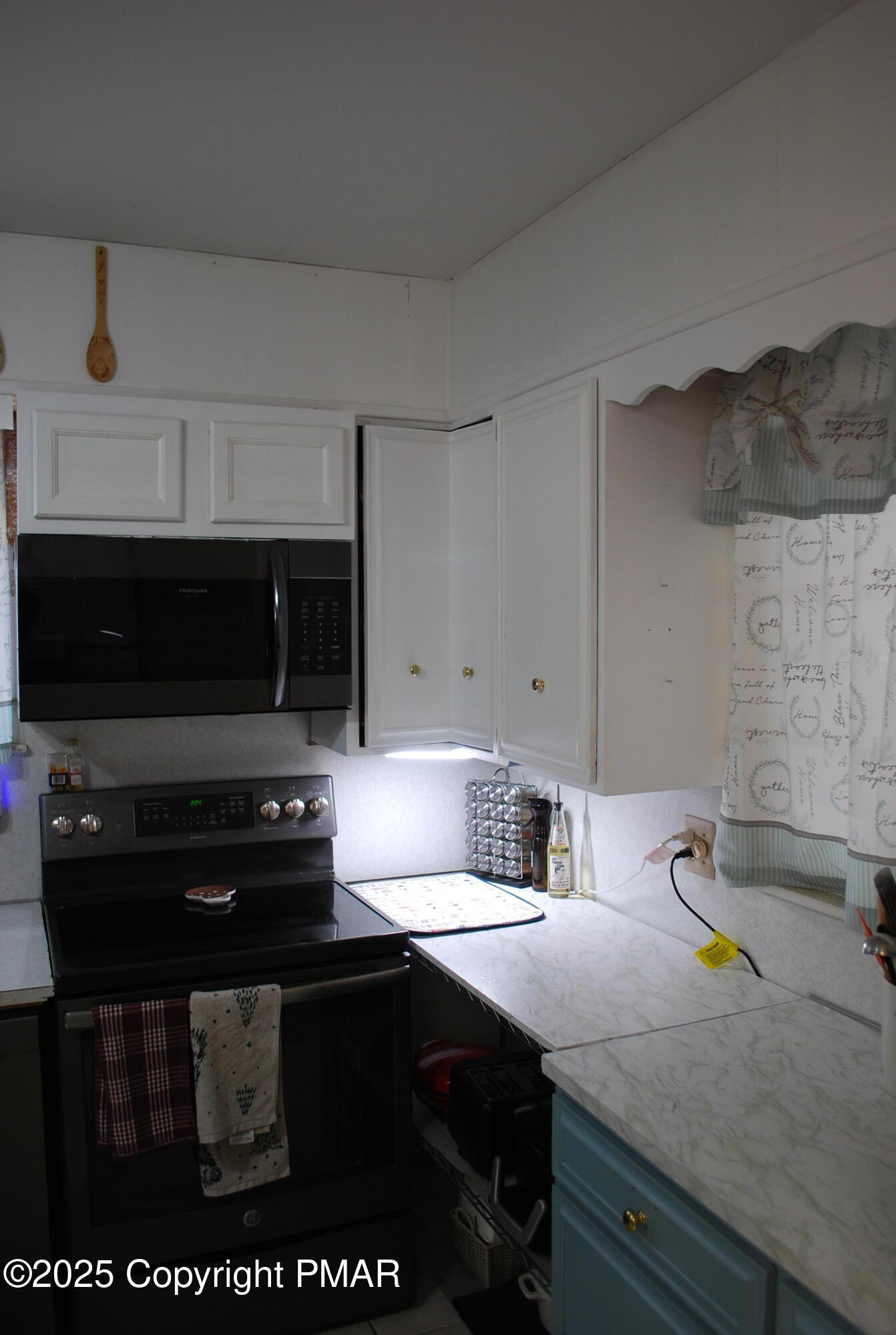 1249 Rye Street Allentown, PA 18103 - Photo 9 of 41 DSC_0274