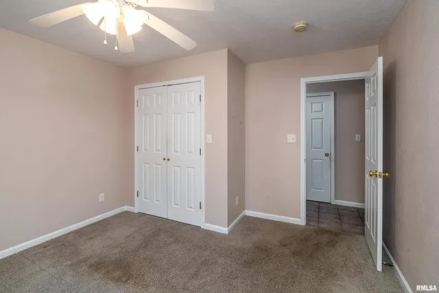 an empty room that has a large mirror and vanity