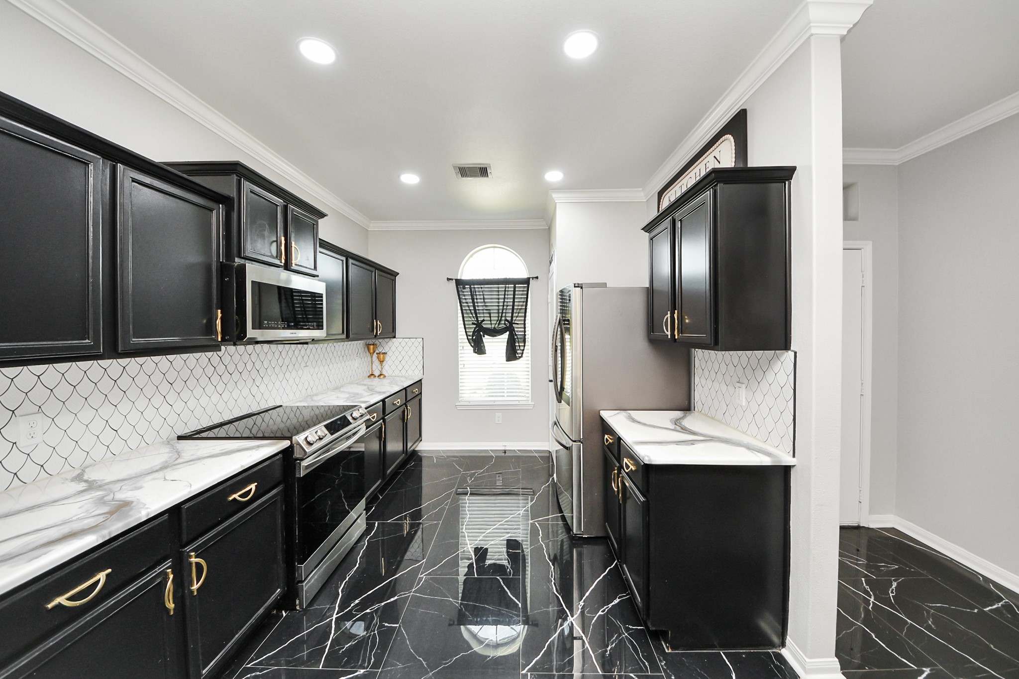 6931 Primrose Road Baytown, TX 77521 - Photo 11 of 50 a kitchen with stainless steel appliances a sink stove and refrigerator