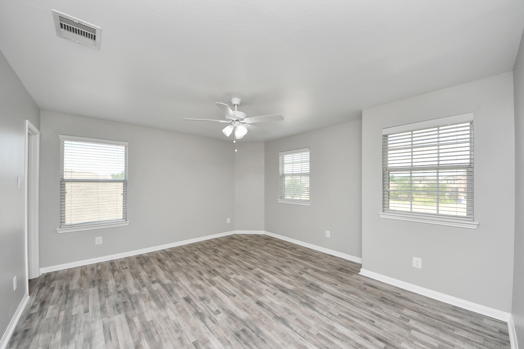 6931 Primrose Road Baytown, TX 77521 - Photo 38 of 50 a view of empty room with wooden floor and fan
