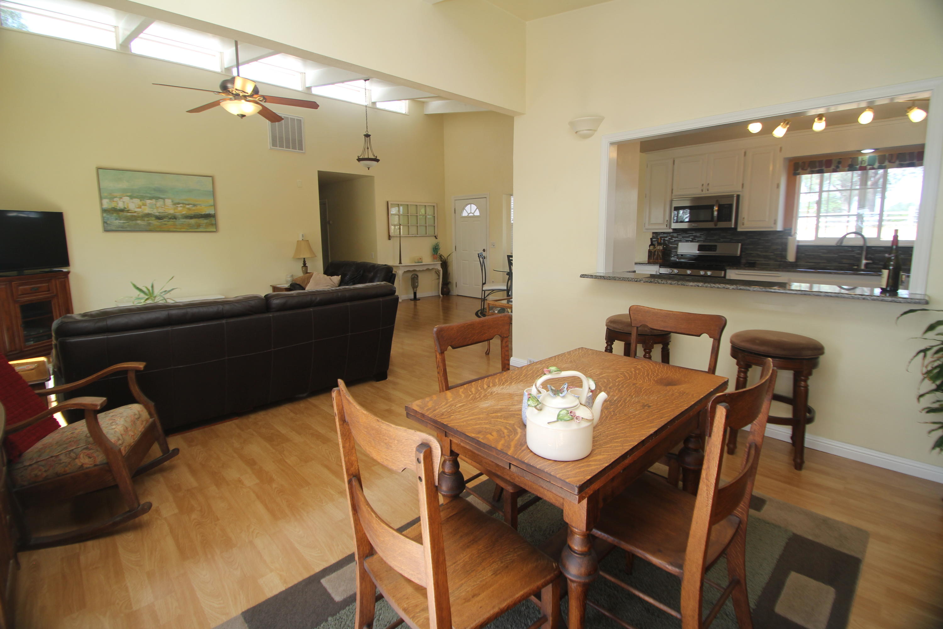 9085 Stillwater Road Redding, CA 96002 - Photo 4 of 23 Dining Area