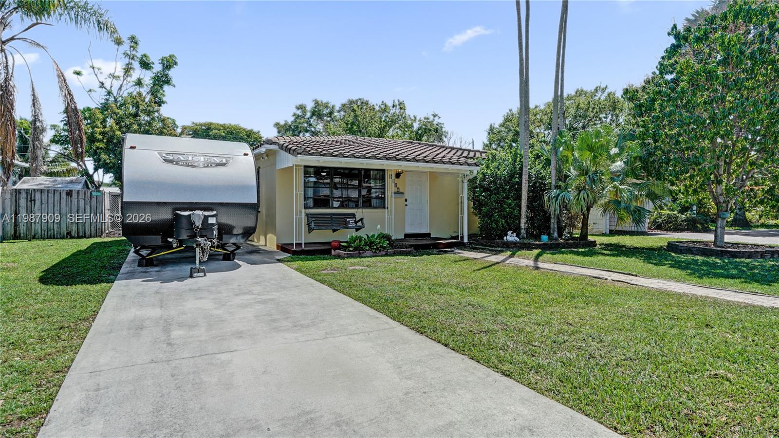 1007 North 31st Road Hollywood, FL 33021 - Photo 2 of 54