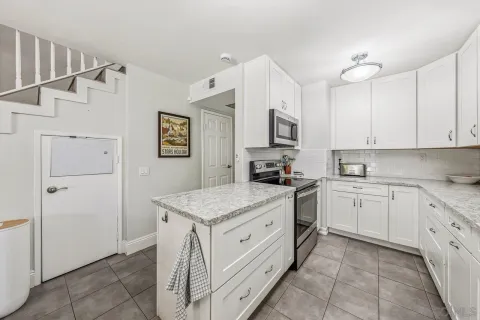 $549,900 | 5661 Lake Park Way, Unit 6, La Mesa, CA 91942