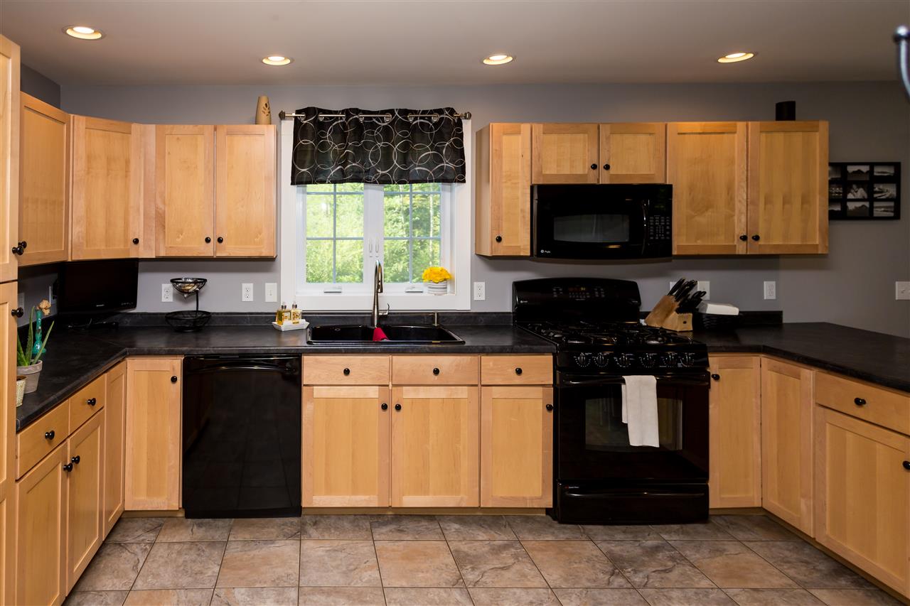 512 Ten Rod Road Farmington, NH 03835 - Photo 8 of 37