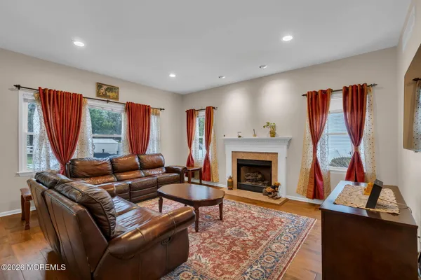 $949,999 | 6 Johnny Drive, Farmingdale, NJ 07727