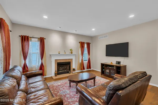 $949,999 | 6 Johnny Drive, Farmingdale, NJ 07727