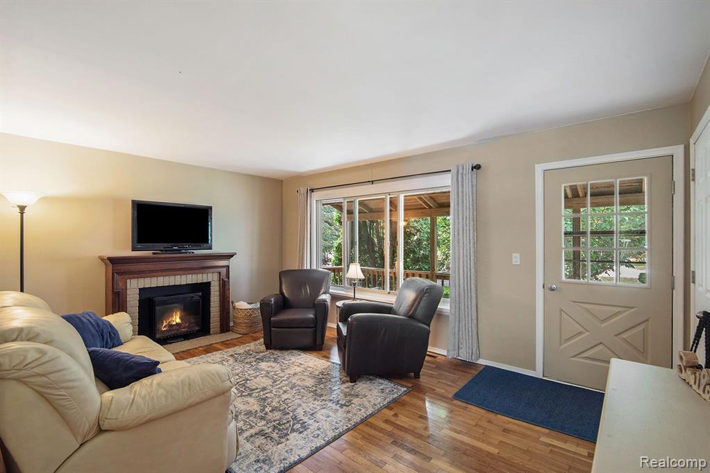 11432 Crosby Road Fenton, MI 48430 - Photo 5 of 28