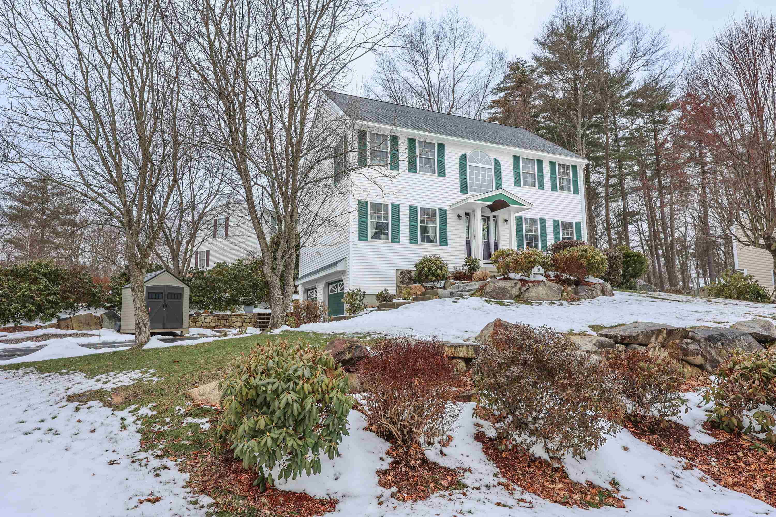 19 Trent Road Hooksett, NH 03106 - Photo 1 of 39