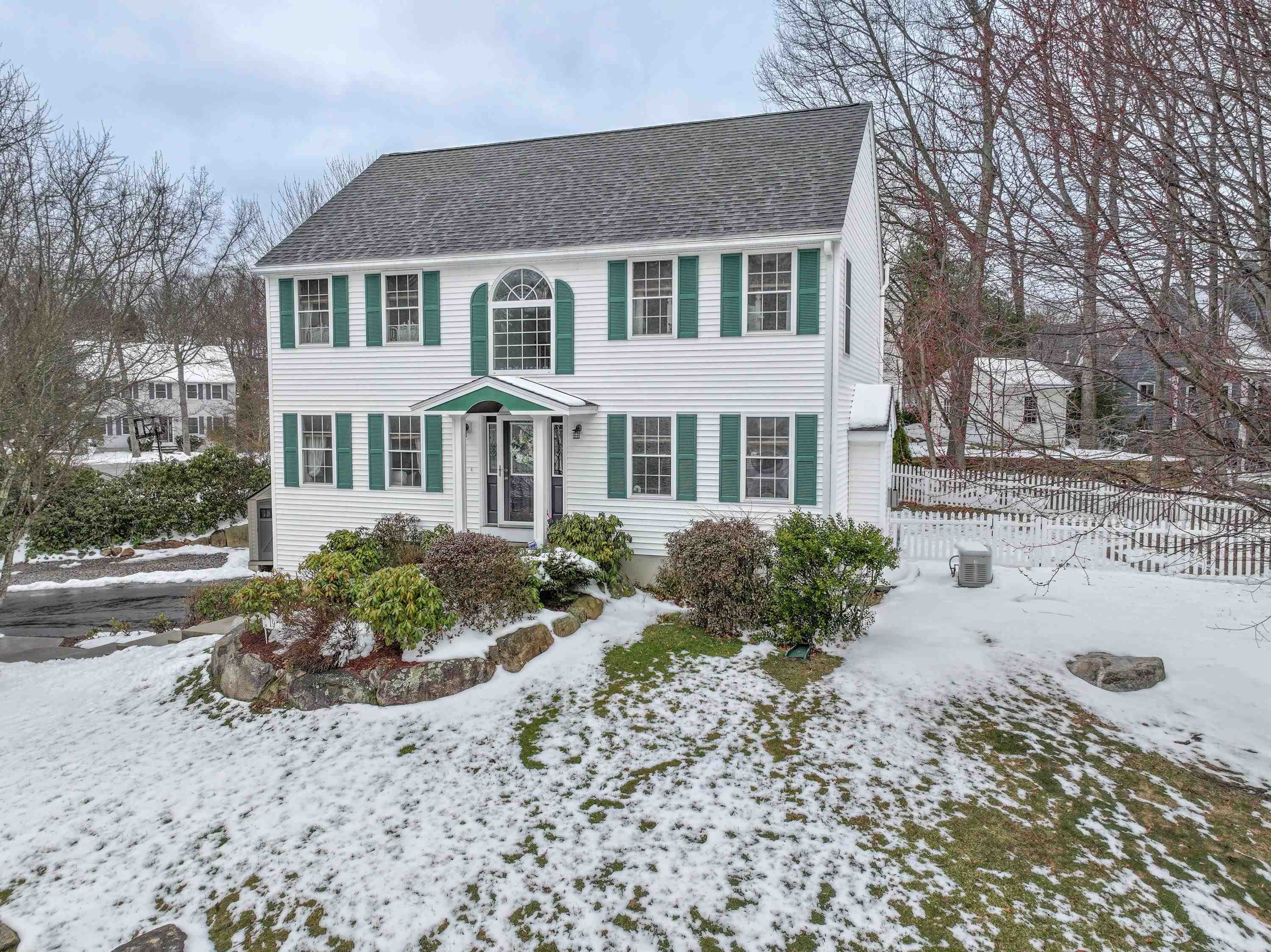 19 Trent Road Hooksett, NH 03106 - Photo 2 of 39