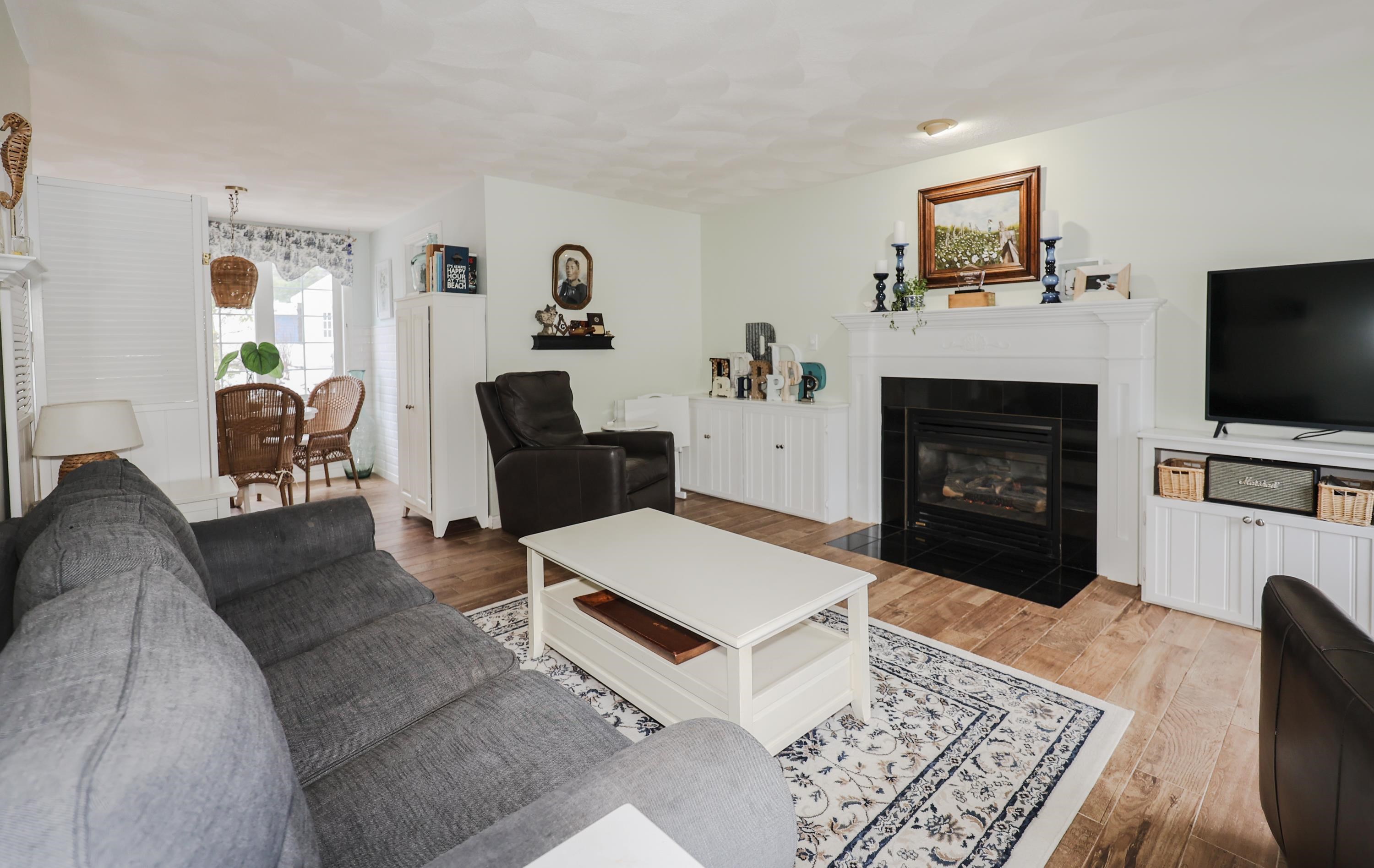 19 Trent Road Hooksett, NH 03106 - Photo 3 of 39