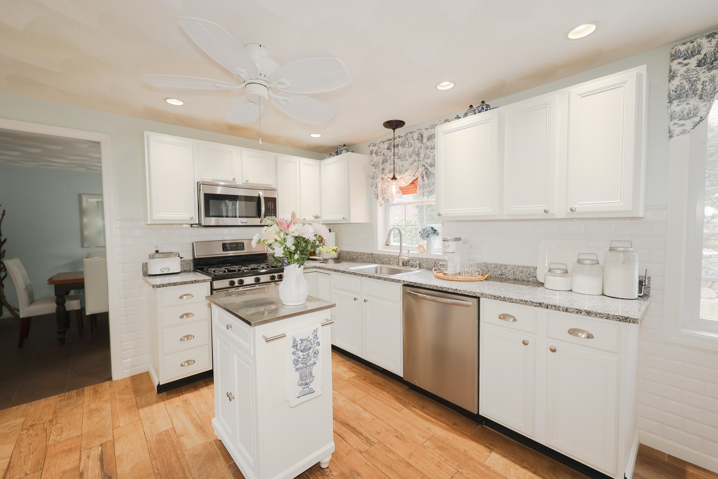 19 Trent Road Hooksett, NH 03106 - Photo 6 of 39