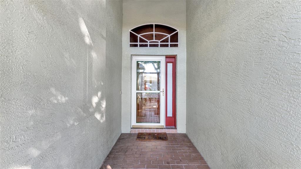 2729 Pankaw Lane Valrico, FL 33596 - Photo 41 of 41 a view of hallway with windows