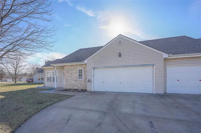 $235,000 | 8325 Waverly Avenue, Kansas City, KS 66109