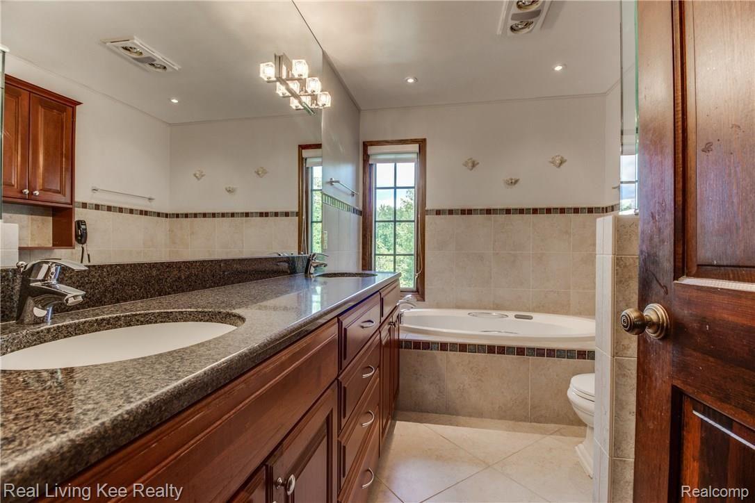 740 Timberline Drive Rochester, MI 48309 - Photo 38 of 48 1 (36).jpg