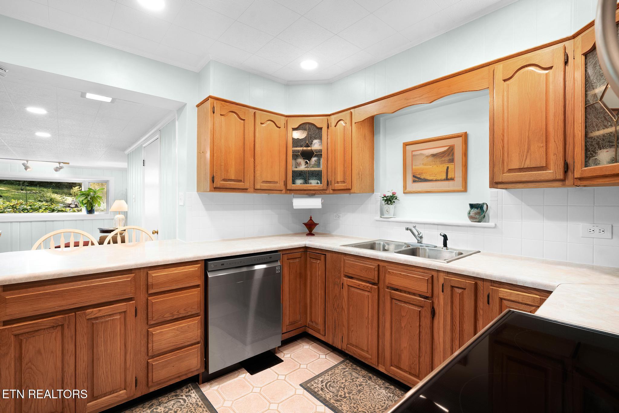 800 Brown Mountain Loop Road Knoxville, TN 37920 - Photo 11 of 45 Breakfast Bar