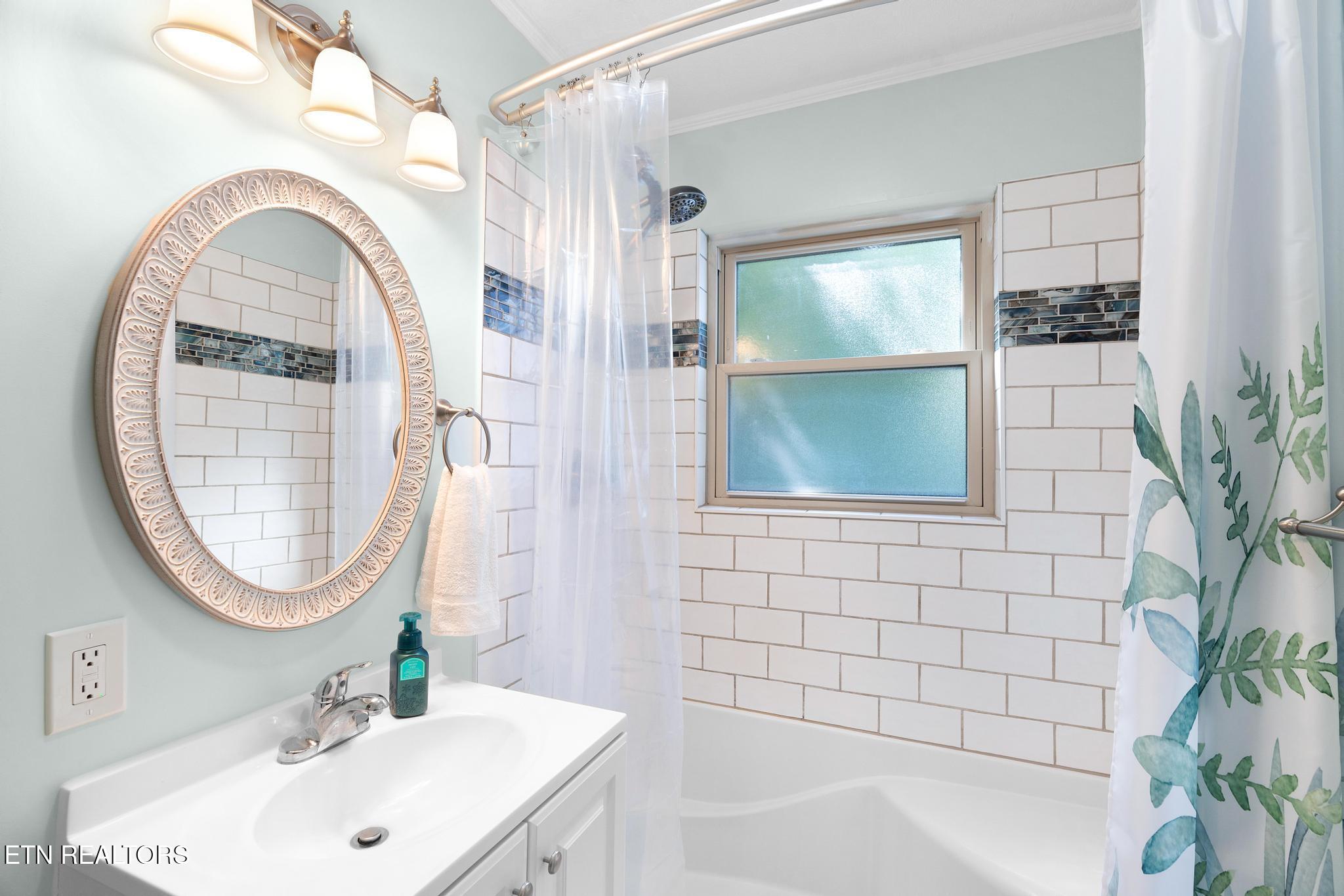800 Brown Mountain Loop Road Knoxville, TN 37920 - Photo 27 of 45 Full Bath