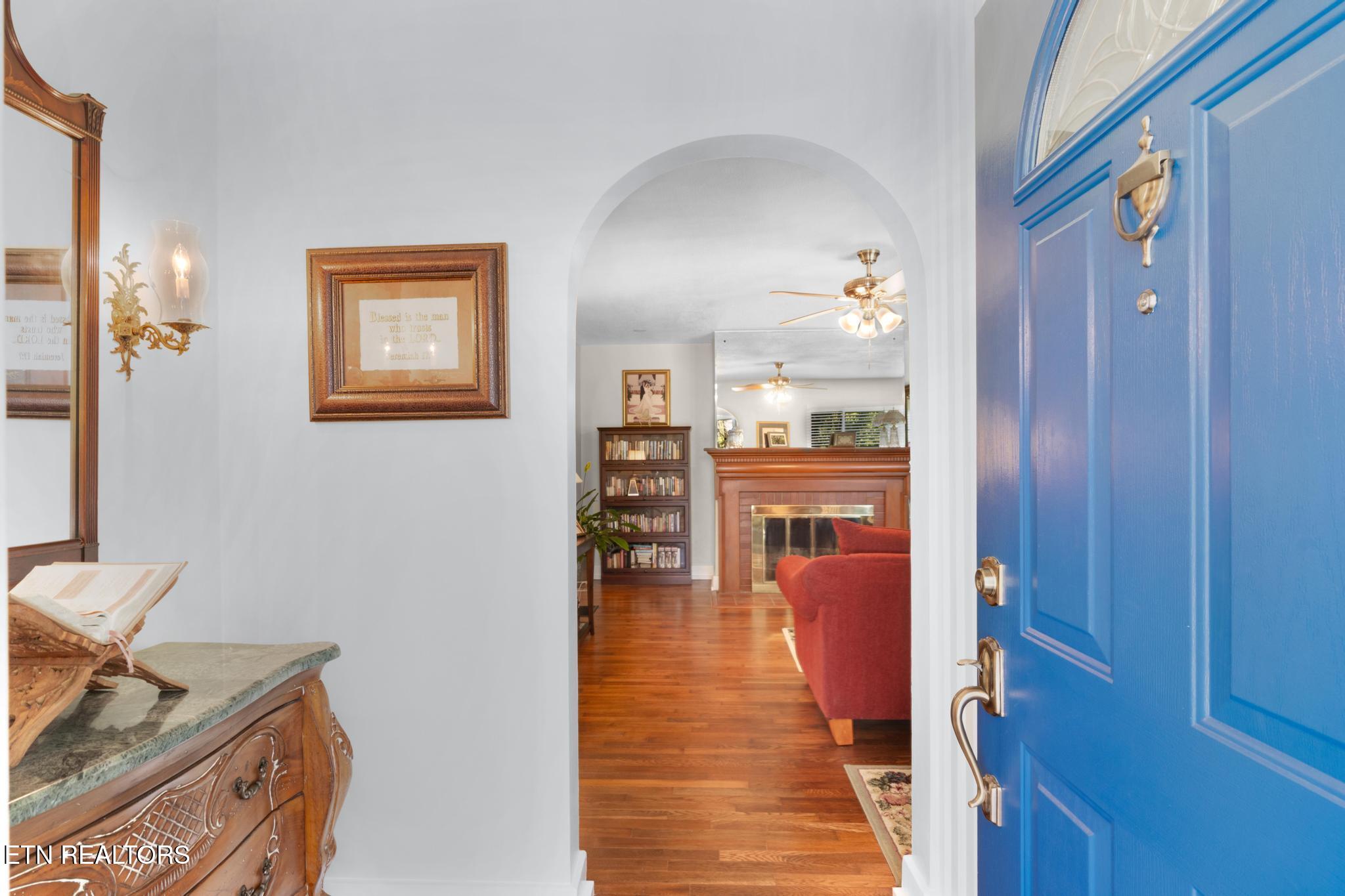 800 Brown Mountain Loop Road Knoxville, TN 37920 - Photo 4 of 45 Foyer