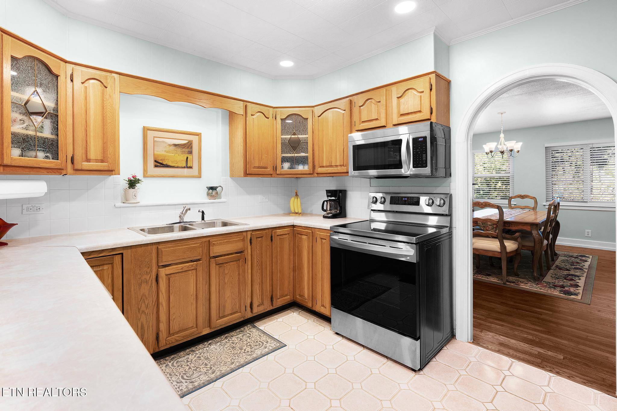 800 Brown Mountain Loop Road Knoxville, TN 37920 - Photo 10 of 45 Tons of Cabinets