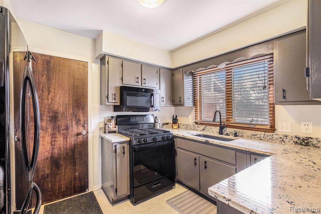 5396 Torrey Road Flint, MI 48507 - Photo 5 of 18