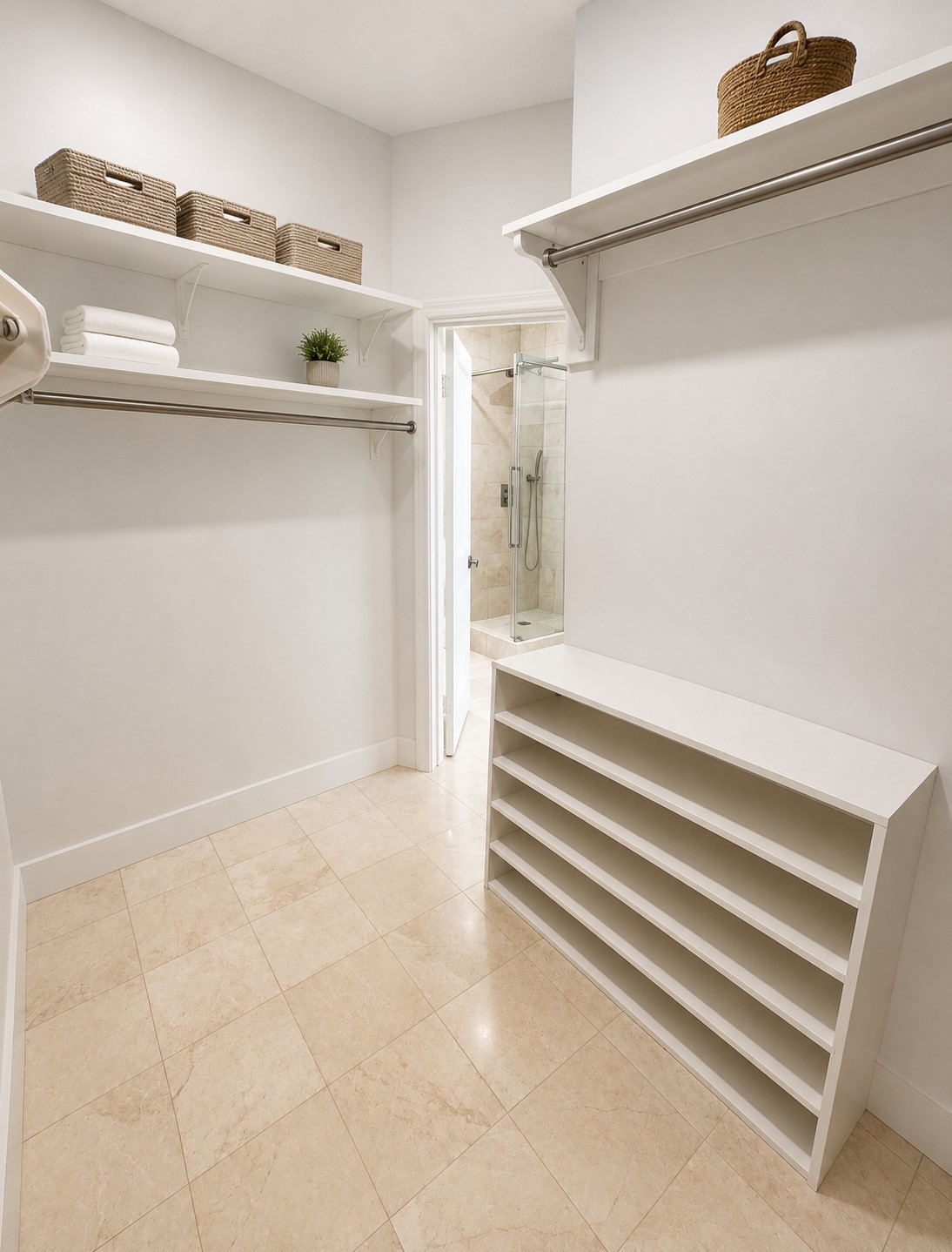 173 Sage Road Houston, TX 77056 - Photo 11 of 17 Master closet #1