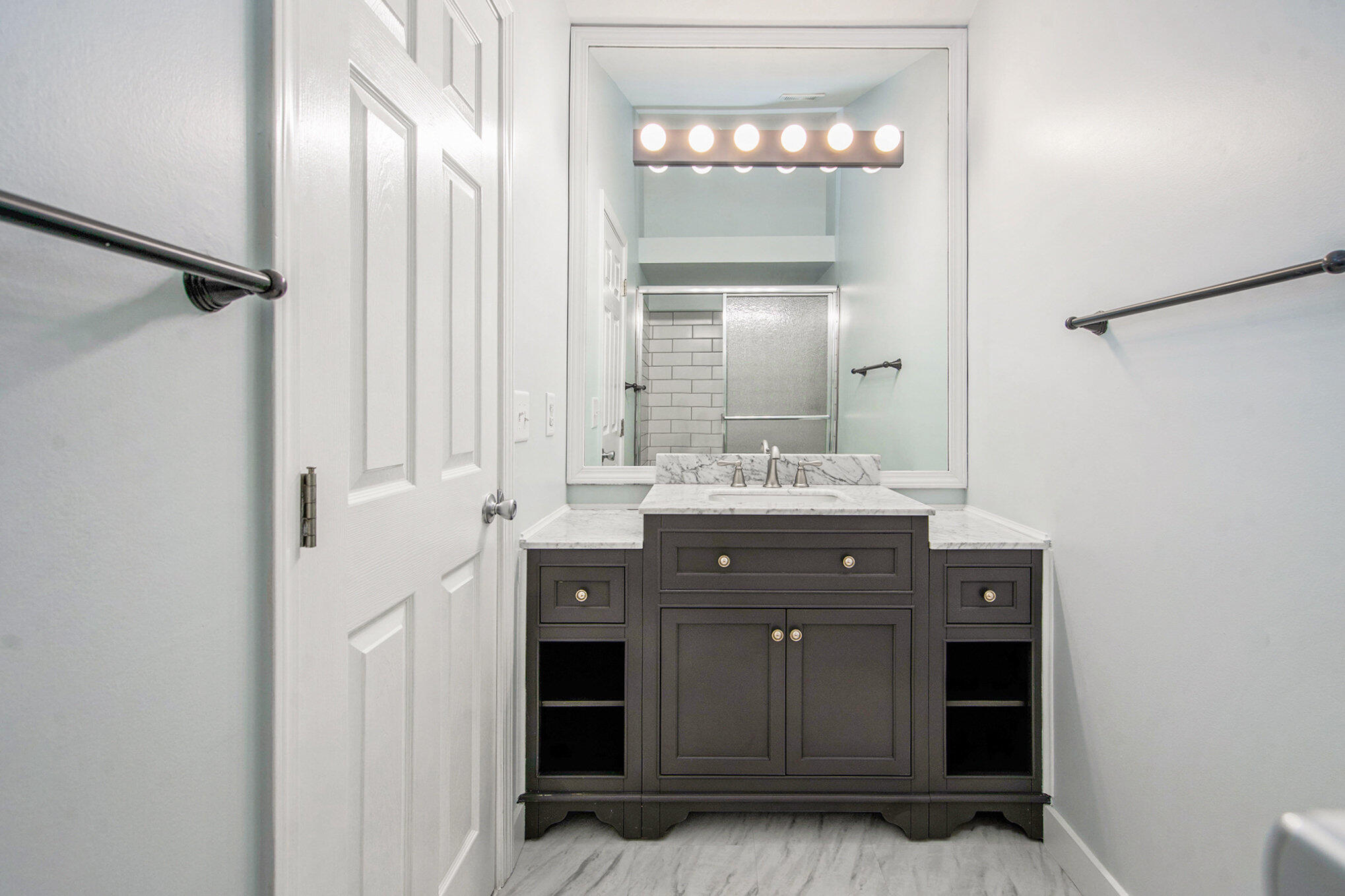 5660 Versailles Avenue Ann Arbor, MI 48103 - Photo 11 of 19 011_file_421