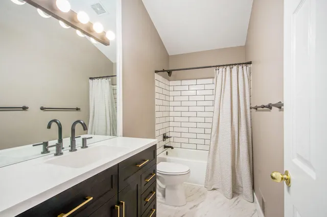 $3,600 | 5660 Versailles Avenue, Ann Arbor, MI 48103