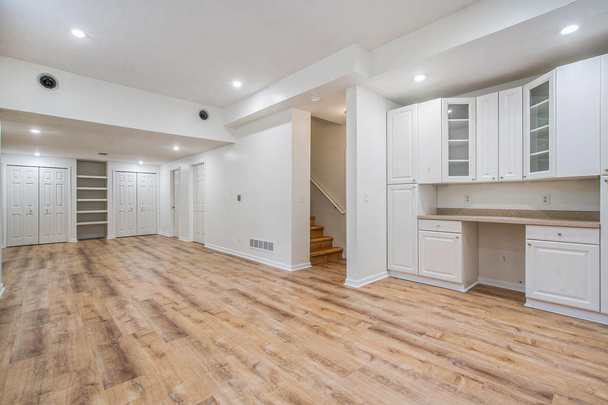 5660 Versailles Avenue Ann Arbor, MI 48103 - Photo 16 of 19 016_file_63