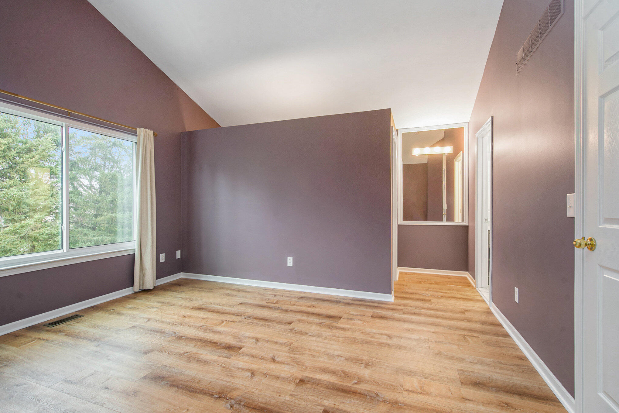 5660 Versailles Avenue Ann Arbor, MI 48103 - Photo 10 of 19 010_file_576