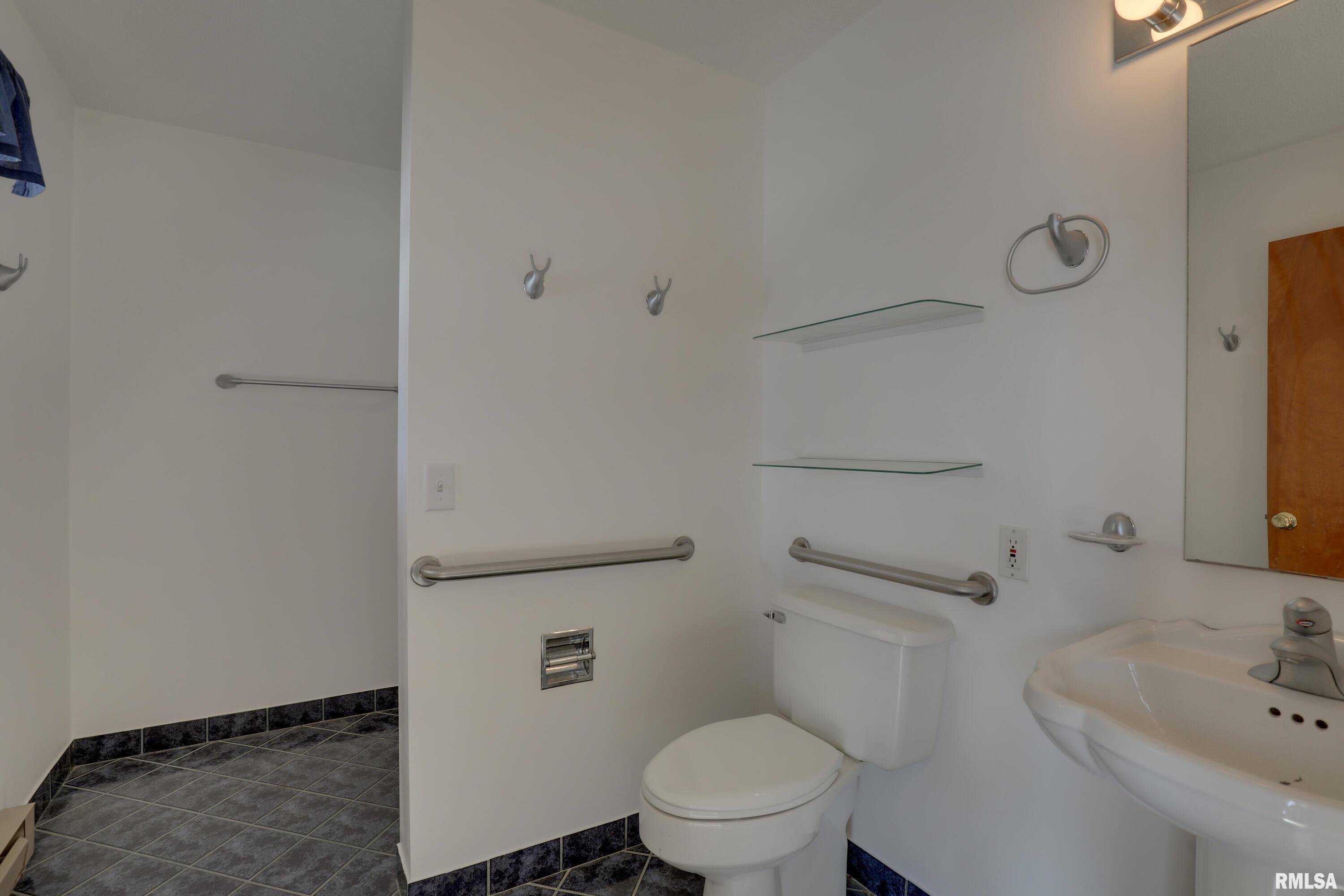 3302 Lindell Avenue Quincy, IL 62301 - Photo 10 of 21