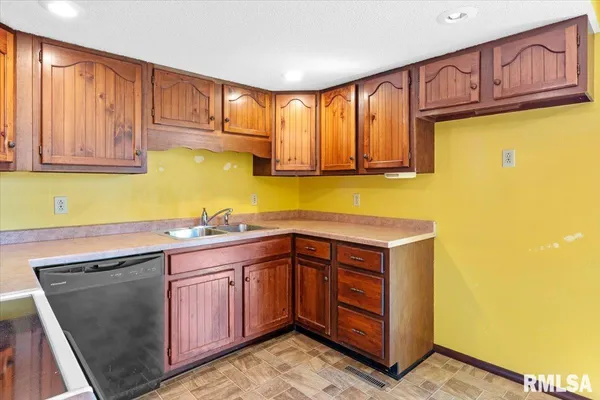 $170,000 | 7 Centennial, Franklin, IL 62638