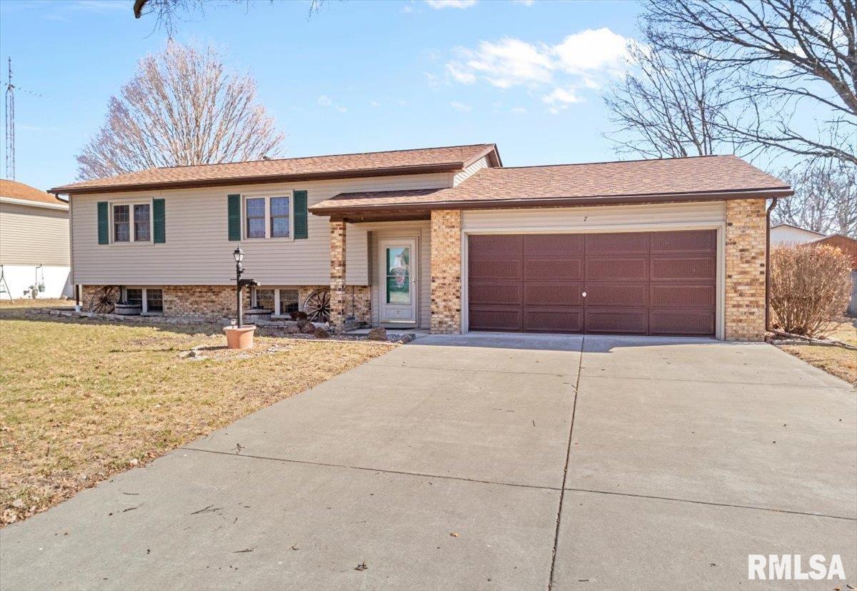 7 Centennial Franklin, IL 62638 - Photo 2 of 37