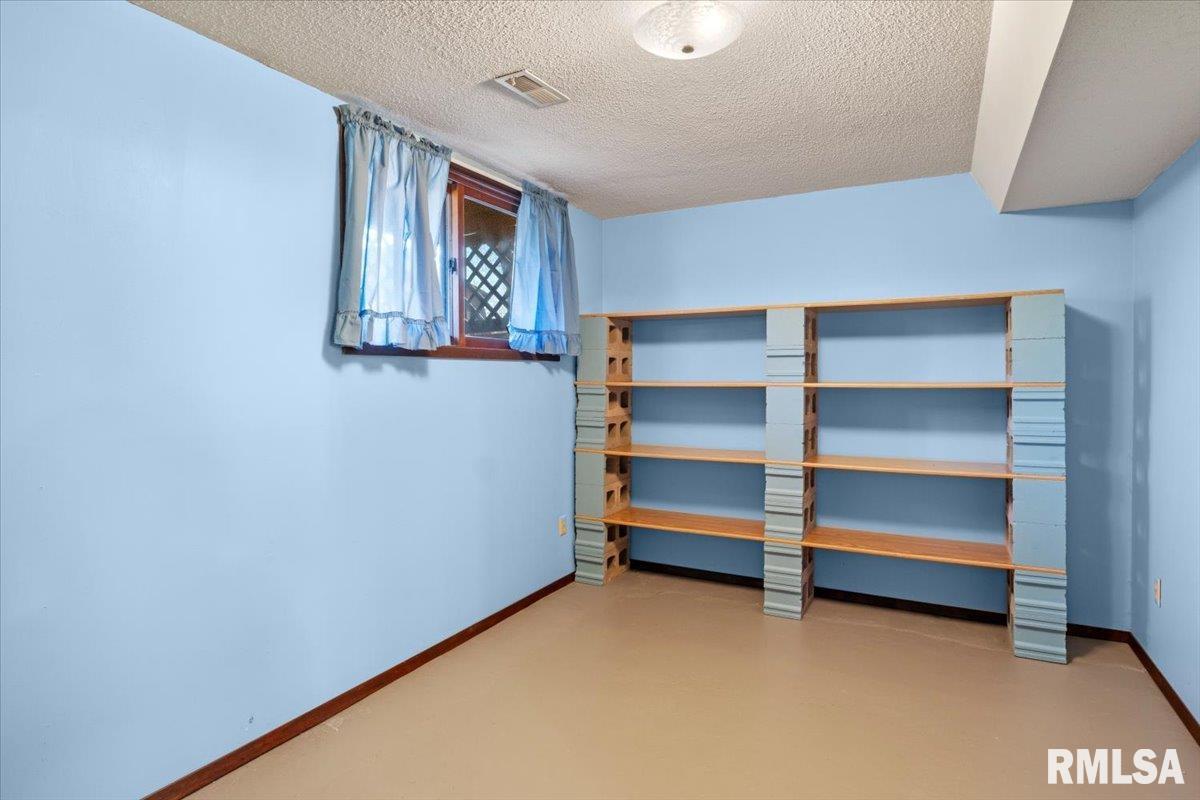 7 Centennial Franklin, IL 62638 - Photo 30 of 37