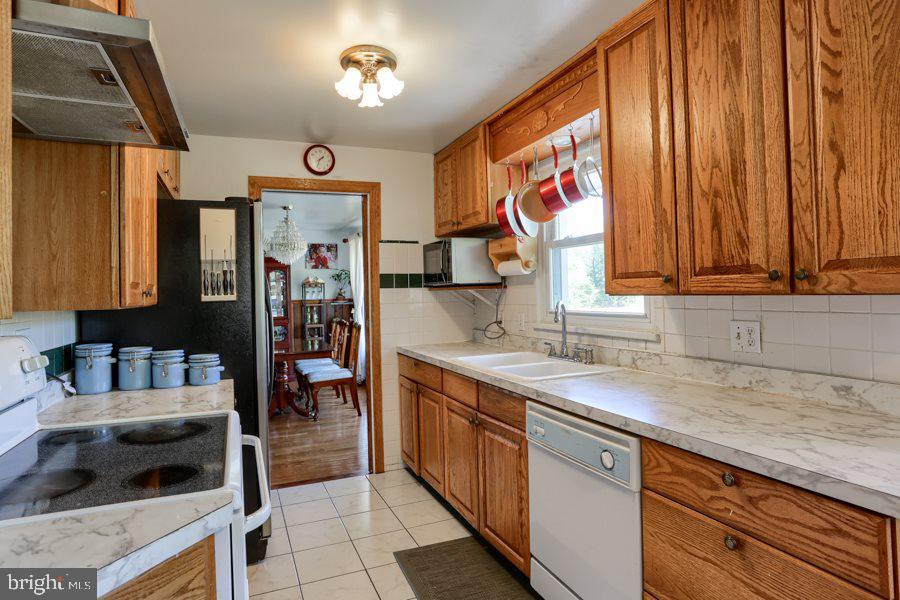 3610 Ridgeway Road Harrisburg, PA 17109 - Photo 8 of 23 Gallery Image 8
