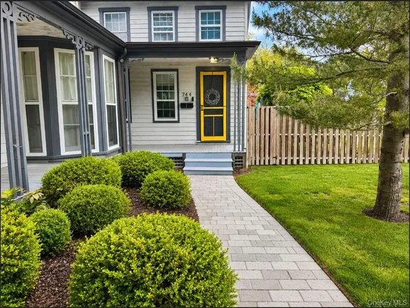 $8,000 | 744 Main Street, Unit 1, Greenport, NY 11944