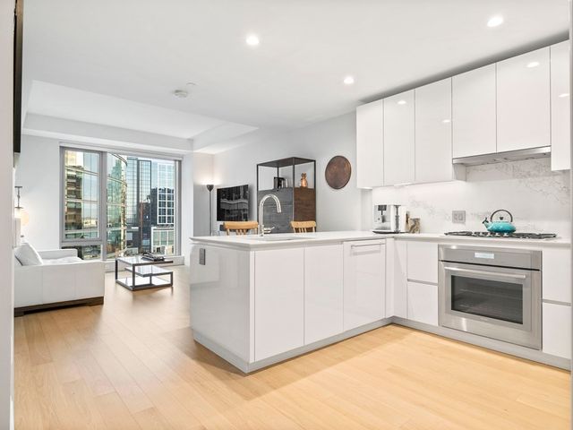 $995,000 | 133 Seaport Boulevard, Unit 1001, Boston, MA 02210