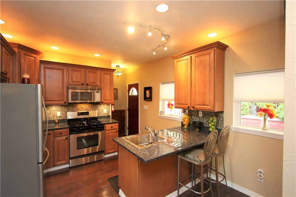 3220 Mary Street Pittsburgh, PA 15203 - Photo 3 of 24