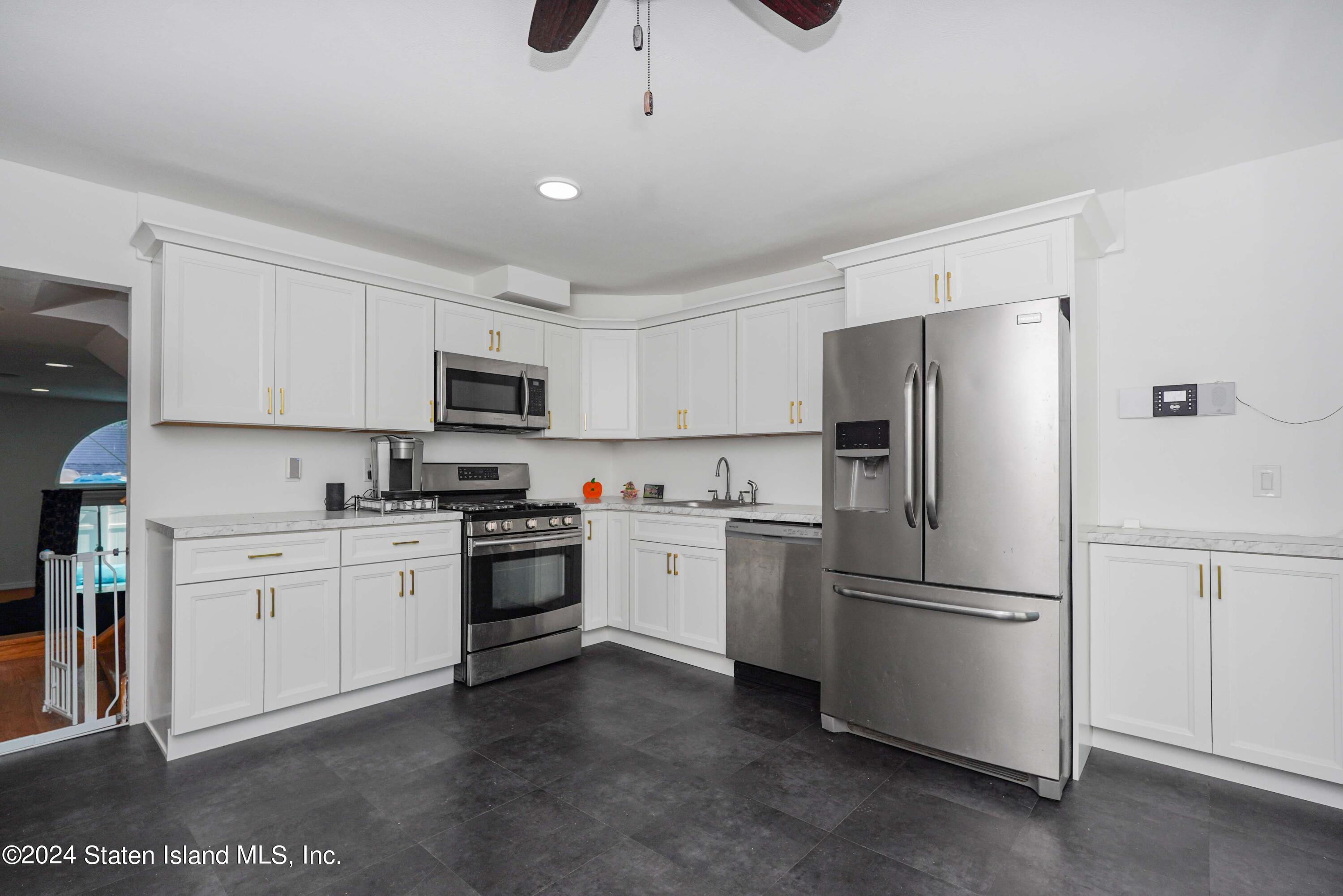 334 Arthur Kill Road Staten Island, NY 10308 - Photo 12 of 27 Photo Jul 11 2024, 3 09 07 AM